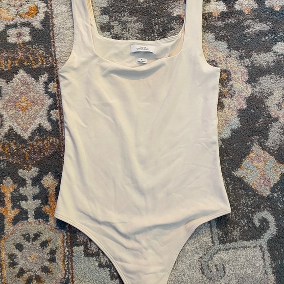 Aritzia Bundle (shirts, shorts, sweater) - Picture 15 of 16